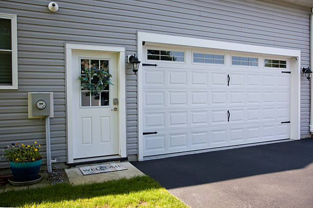 24/7 Emergency Garage Door Panel Replacement experts in Madison County County, TX
